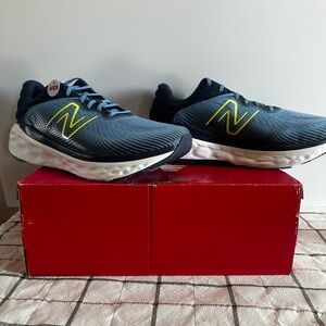 New Balance Navy Men's Athletic Shoes with Light Blue Logo